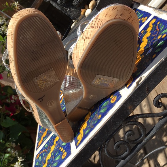 Shoes - Picture 4 of 5